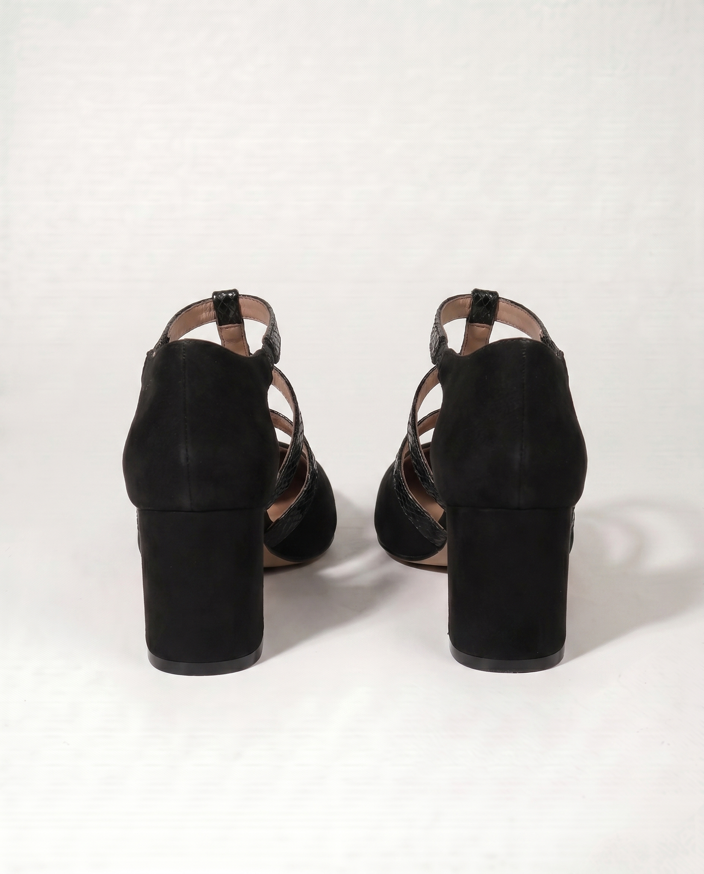 LEONA | TACONES ELEGANTES CON PUNTA